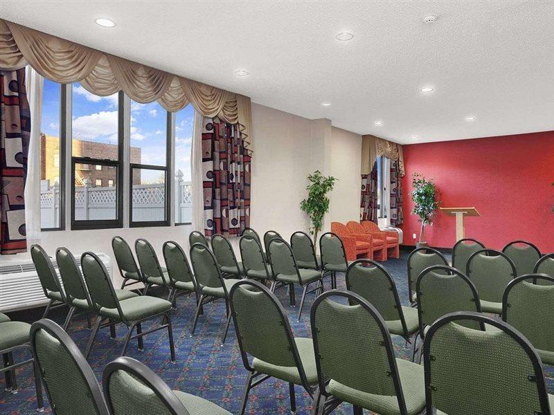 מלון Ramada By Wyndham איסט אורנג' מראה חיצוני תמונה
