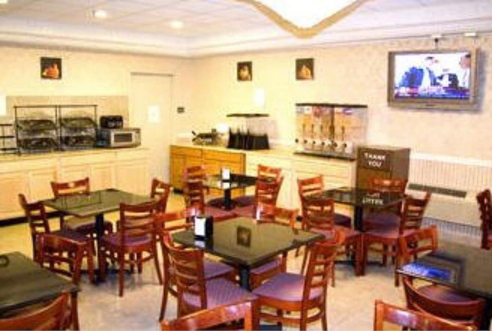 מלון Ramada By Wyndham איסט אורנג' מראה חיצוני תמונה