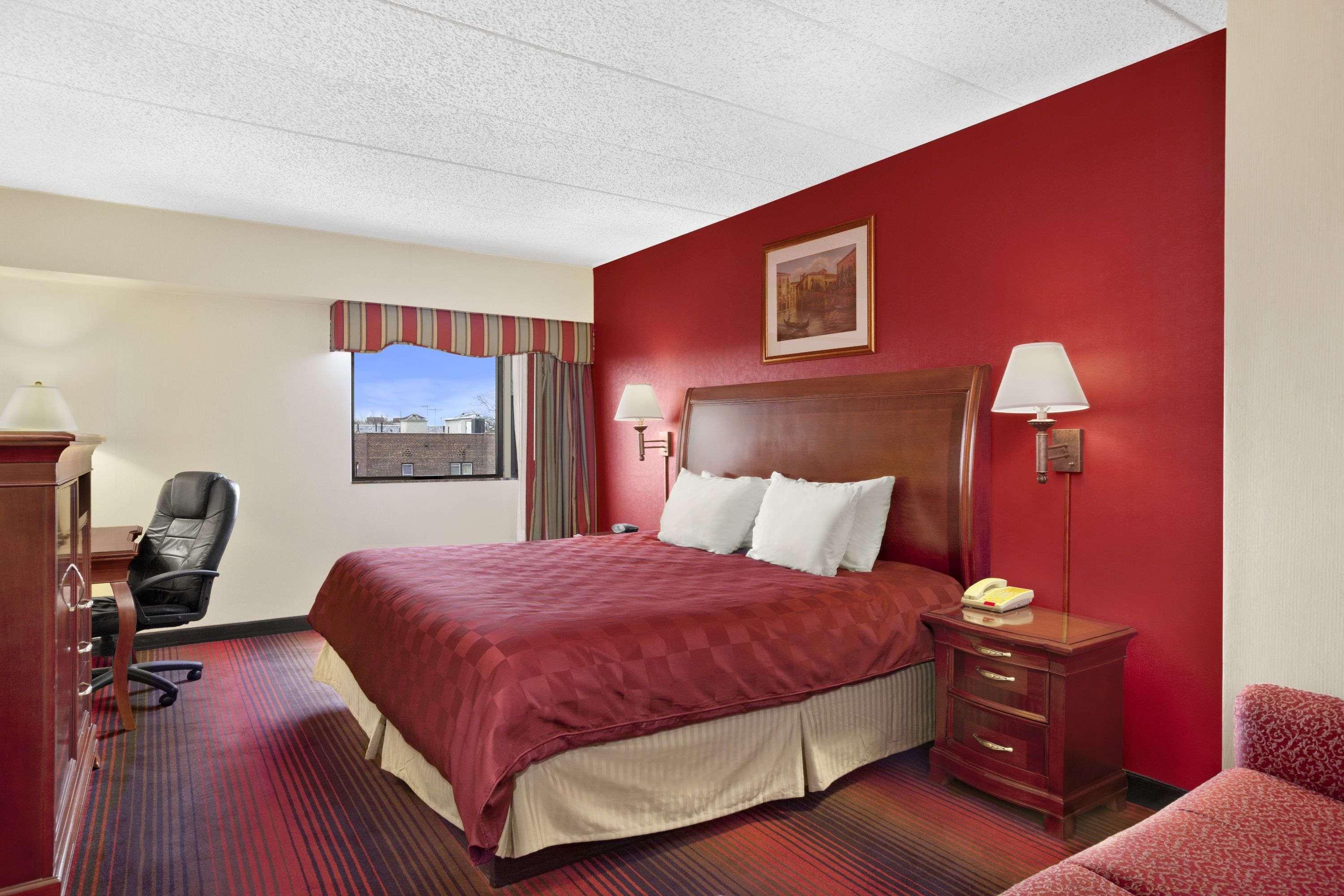 מלון Ramada By Wyndham איסט אורנג' מראה חיצוני תמונה