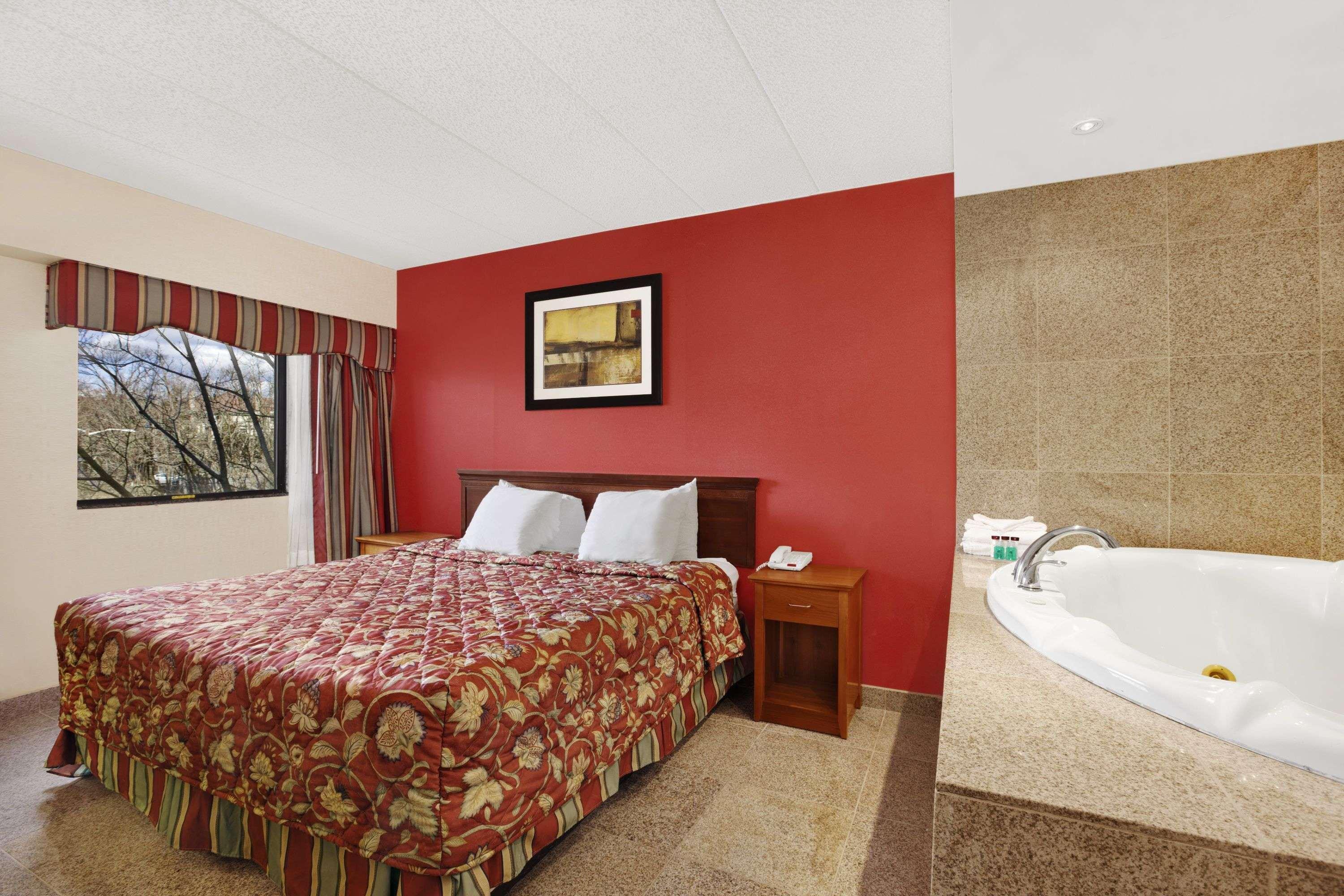 מלון Ramada By Wyndham איסט אורנג' מראה חיצוני תמונה