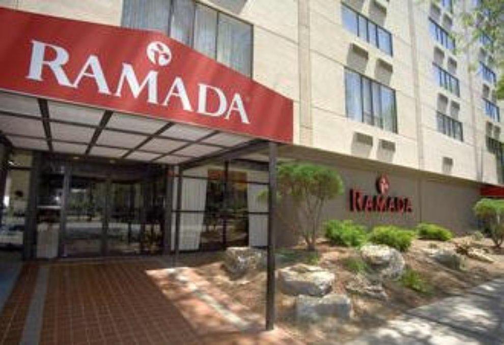 מלון Ramada By Wyndham איסט אורנג' מראה חיצוני תמונה